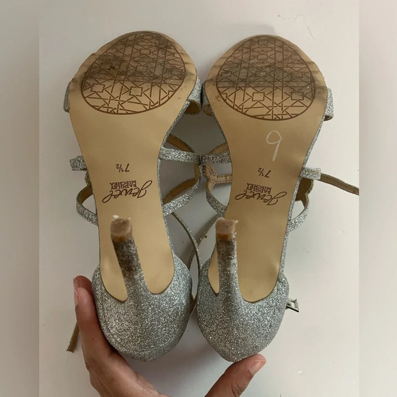 Jewel Badgley Mischka Silver Glitter Strappy Heels - Size 7.5 - Picture 10 of 11